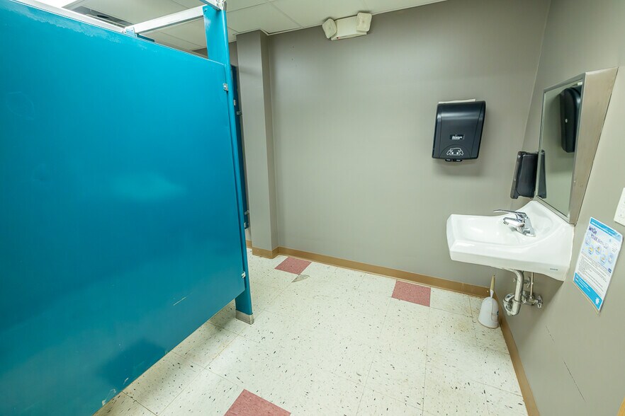 More Photos Of 800 SW 150 Hwy, Lee's Summit Office For Sale