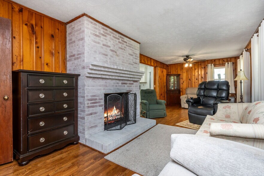 More Photos Of 4270 S Main St, Acworth Office For Sale