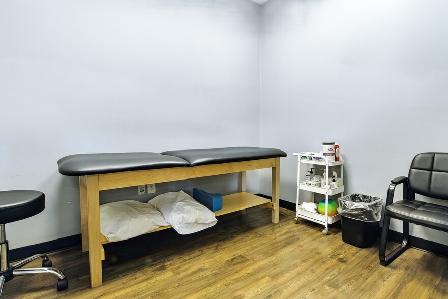 More Photos Of 2221 John Williams Blvd, Bedford Office For Sale