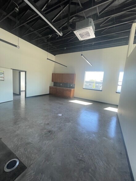 More Photos Of 4330 Van Giesen St, West Richland Storefront For Lease