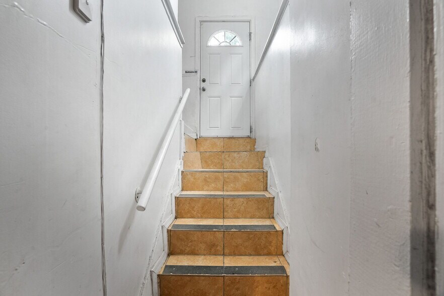 More Photos Of 2422 Montana Ave, El Paso Storefront Retail Office For Sale
