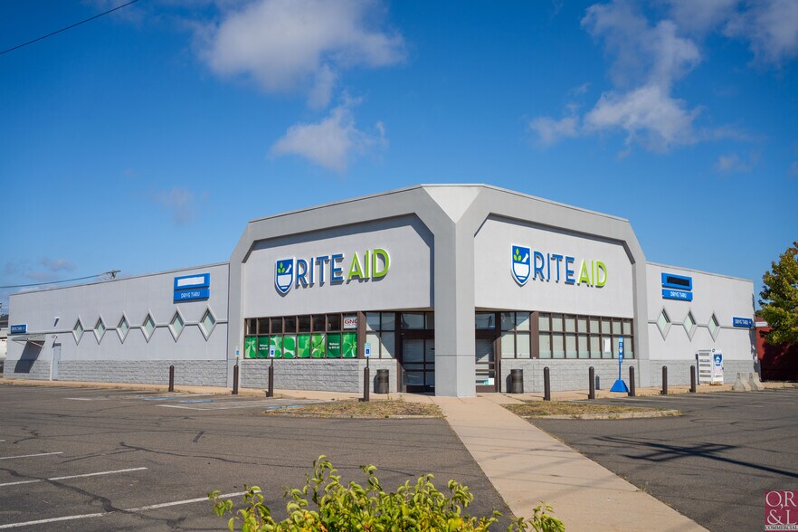 Primary Photo Of 10 Hemingway Ave, East Haven Drugstore For Sale