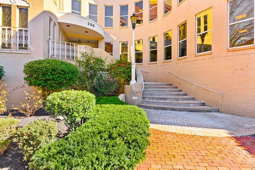 More Photos Of 200 Daingerfield Rd, Alexandria Loft Creative Space For Lease