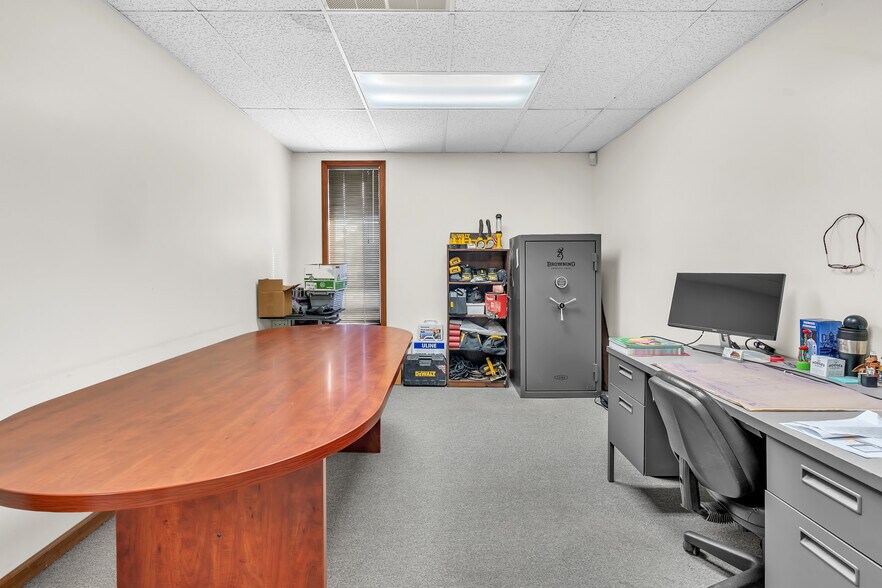 More Photos Of 403 Industrial Dr, Griffith Service For Sale