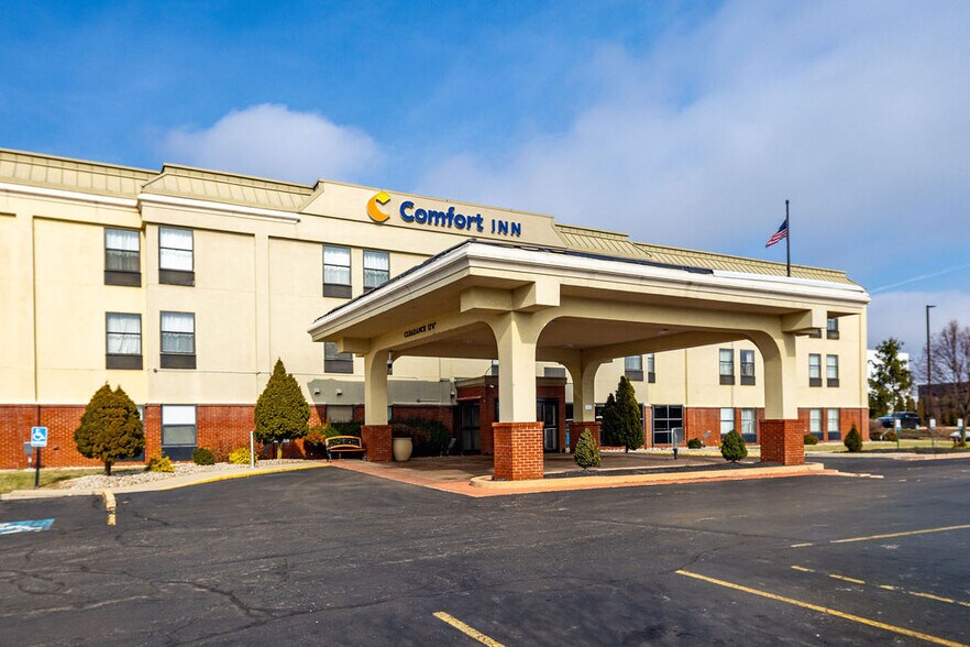 More Photos Of 4640 Creek Rd, Blue Ash Hotel For Sale