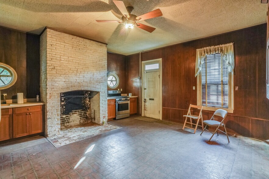 More Photos Of 419 S State St, Dover Office For Sale