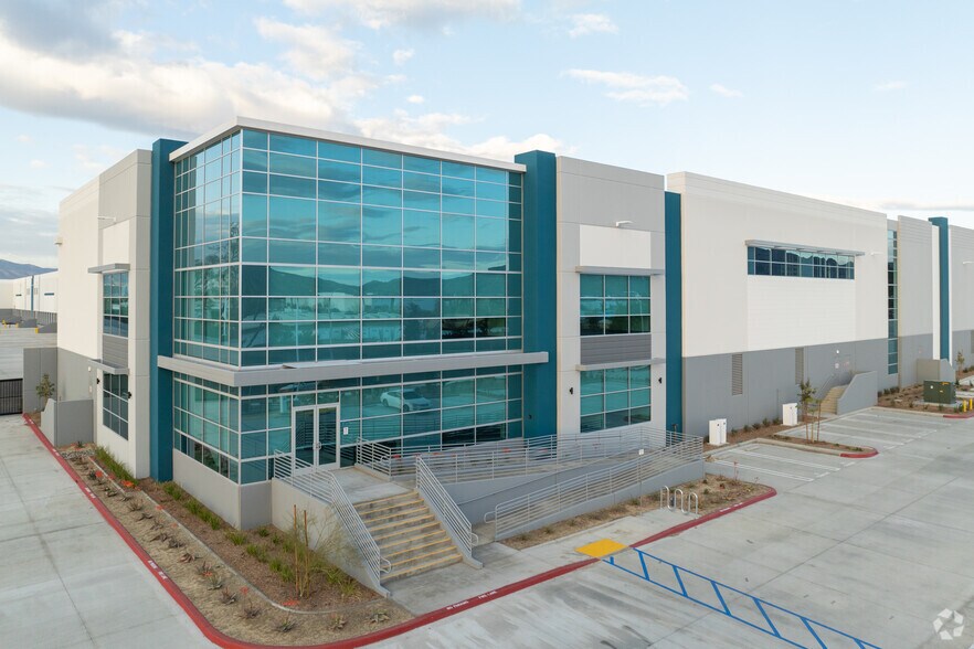 More Photos Of 14874 Santa Ana Ave, Fontana Distribution For Lease