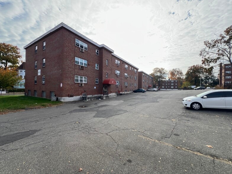 More Photos Of 23 Marshall St, Hartford Apartments For Sale