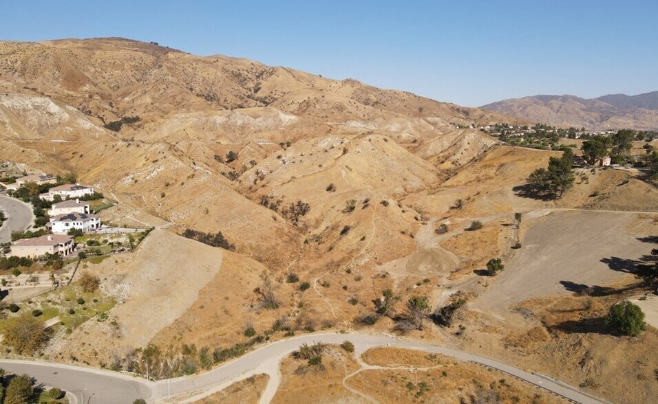 More Photos Of 18100 Sesnon Blvd, Granada Hills Land For Lease