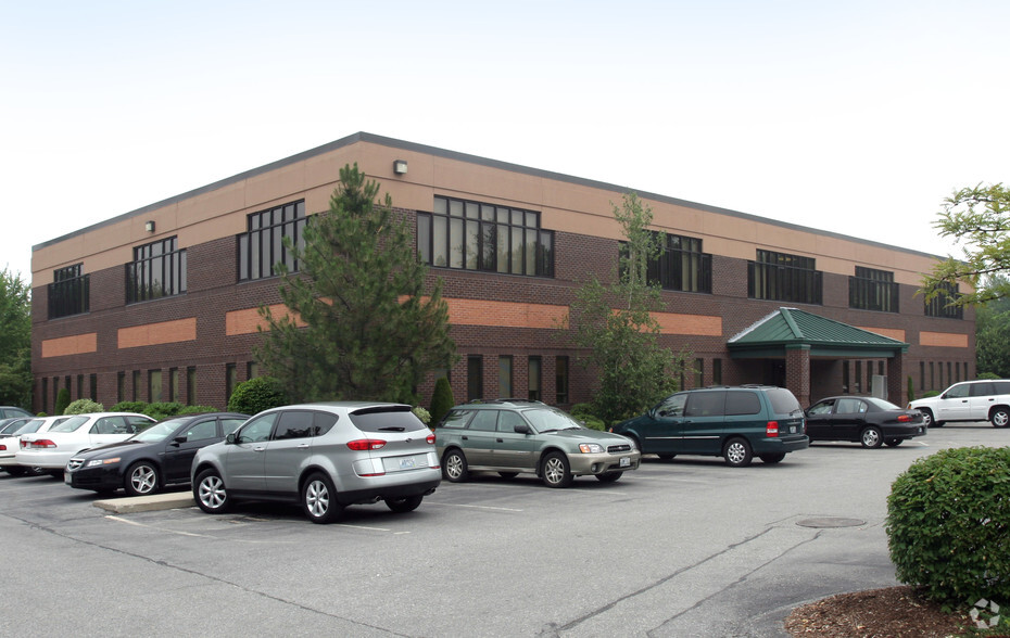 Primary Photo Of 6 Blackstone Valley Pl, Lincoln Medical For Lease