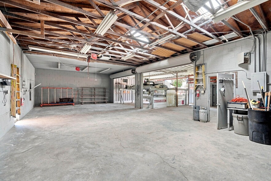 More Photos Of 3835 E Technical Dr, Tucson Warehouse For Lease