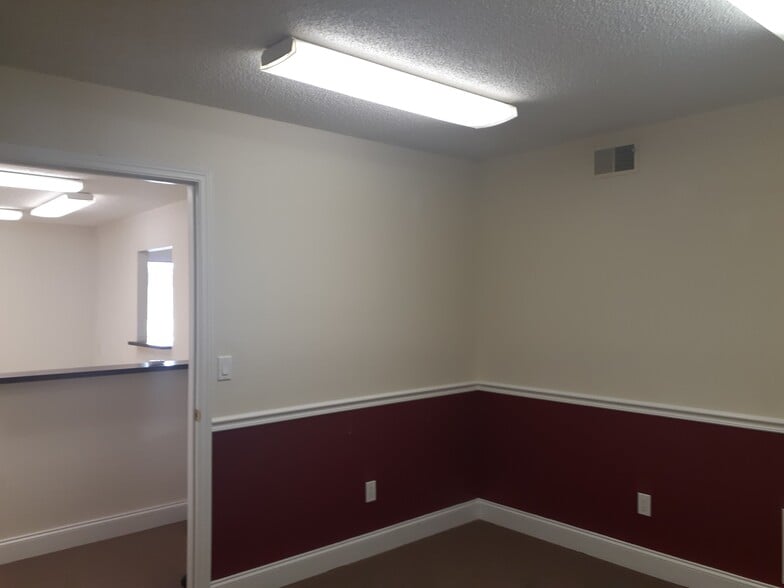 More Photos Of 5290 Seminole Blvd, Saint Petersburg Office For Sale