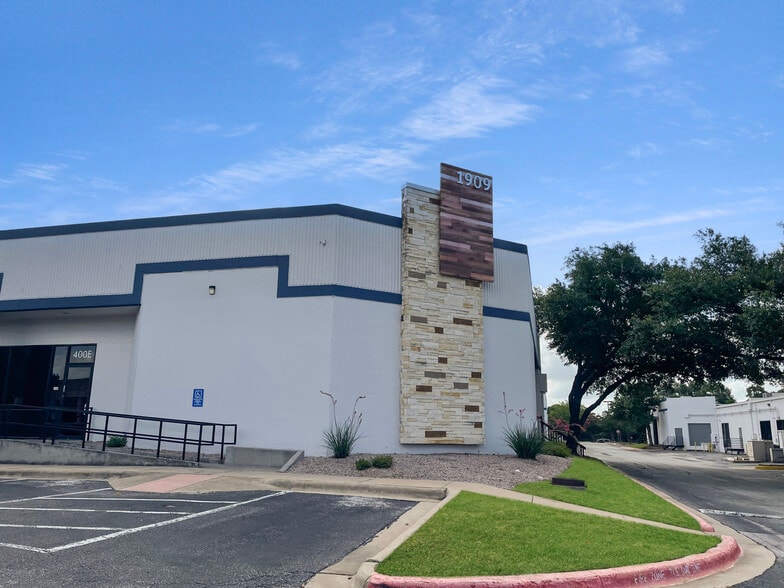 More Photos Of 1901 W Braker Ln, Austin Unknown For Lease