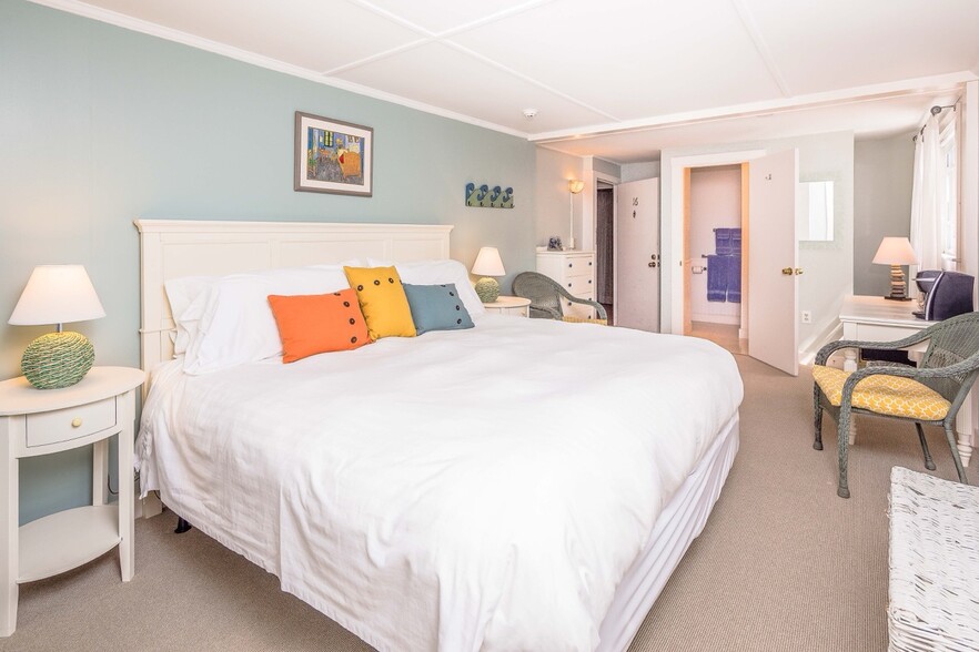 More Photos Of 68 Elm St, Camden Hotel For Sale