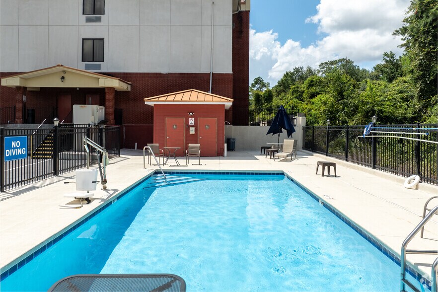 More Photos Of 215 Commerce Blvd, Midway Hotel For Sale