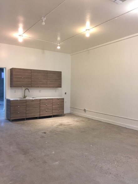 More Photos Of 3818 Willat Ave, Culver City Warehouse For Lease