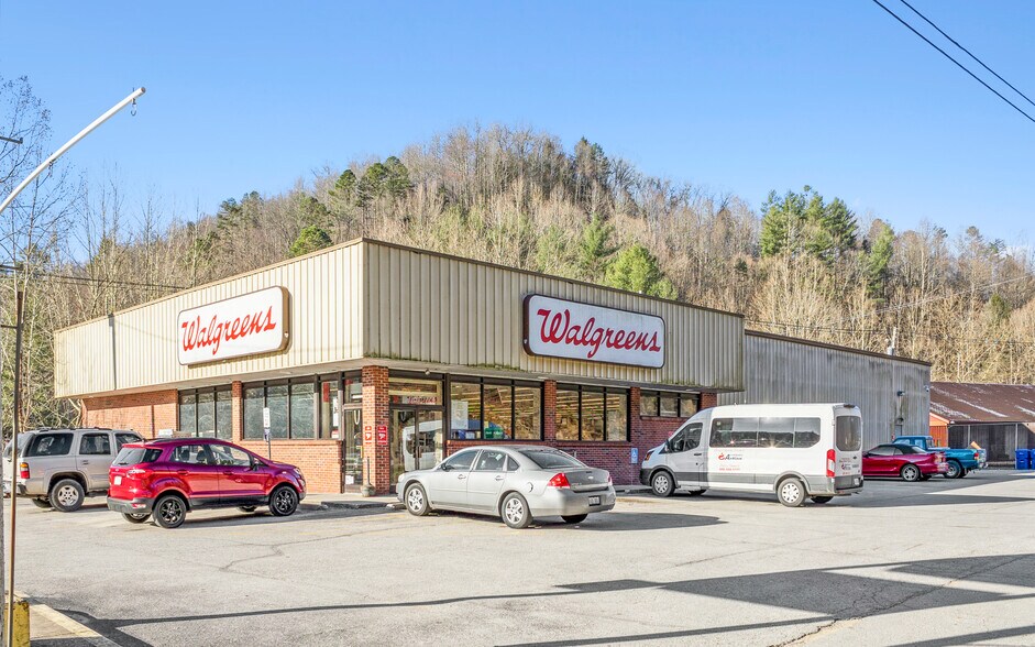 Primary Photo Of 551 Main St N, Mc Kee Drugstore For Lease