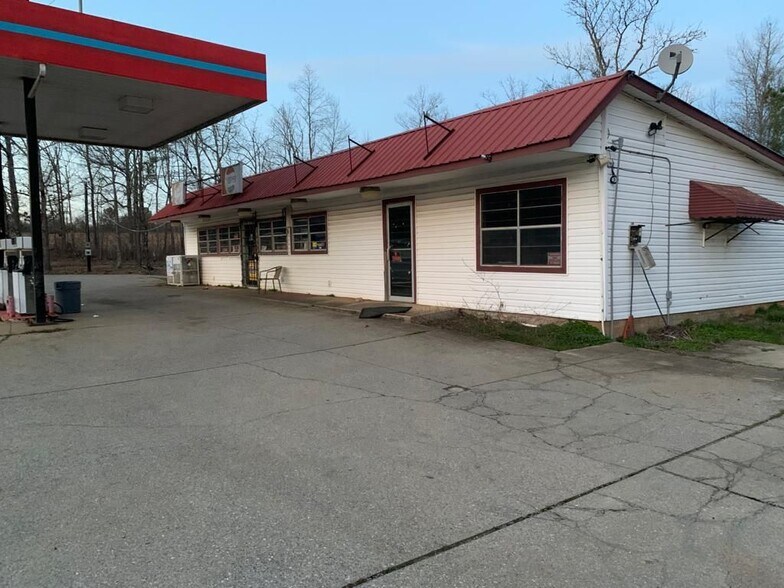 Primary Photo Of 51940 Highway 77, Talladega Convenience Store For Sale