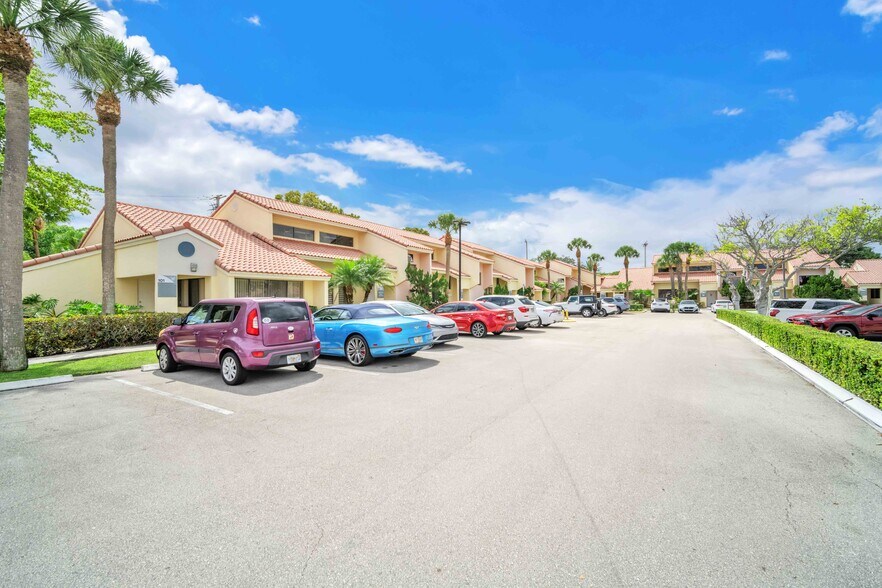 More Photos Of 2499 Glades Rd, Boca Raton Office For Lease