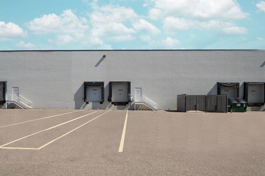 More Photos Of 2290-2298 Woodale Dr, Mounds View Manufacturing For Lease