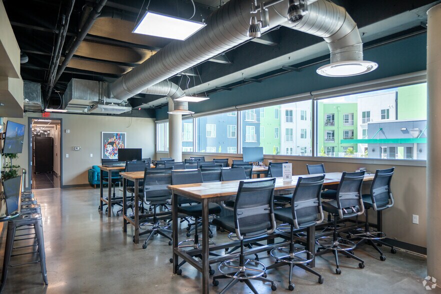 More Photos Of 1680 Fruitville Rd, Sarasota Office For Lease