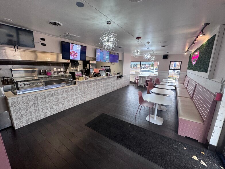 More Photos Of 2115 W Main St, St Charles Restaurant For Lease