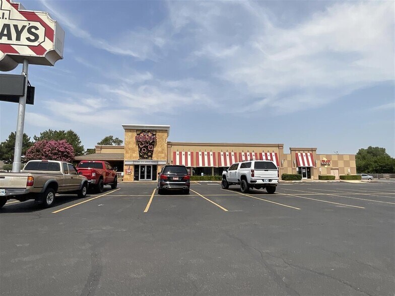 Primary Photo Of 4239 NW Expressway St, Oklahoma City Restaurant For Sale