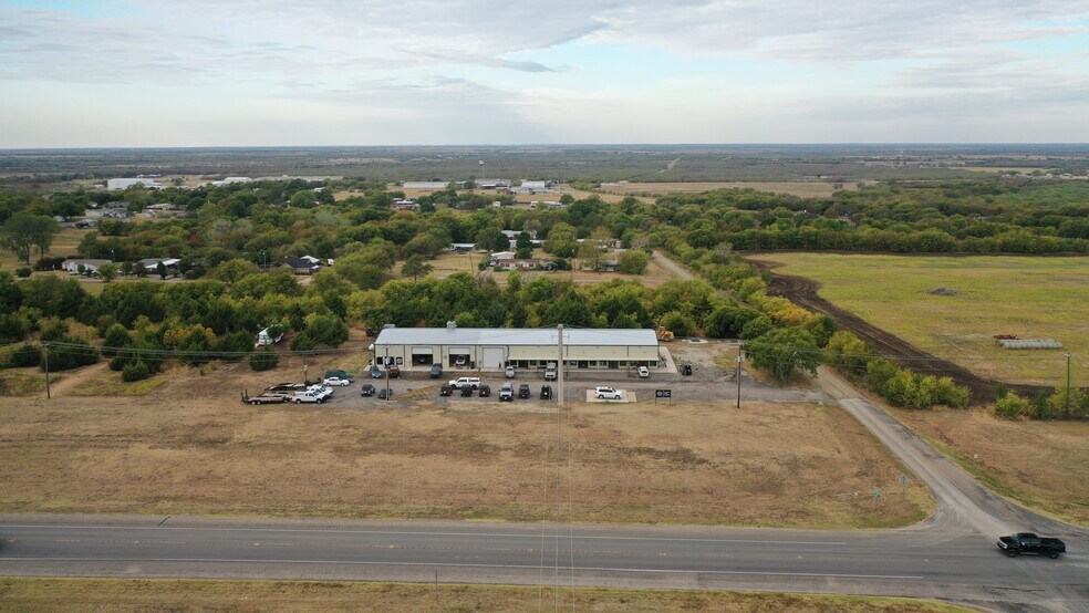 More Photos Of 902 Elliott Rd, Sherman Industrial For Lease