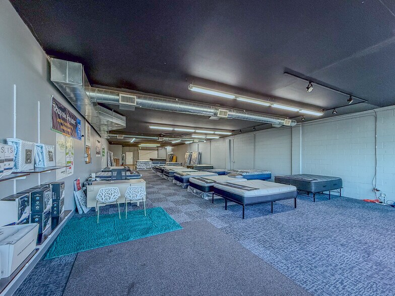 More Photos Of 4207 W Clearwater Ave, Kennewick General Retail For Lease