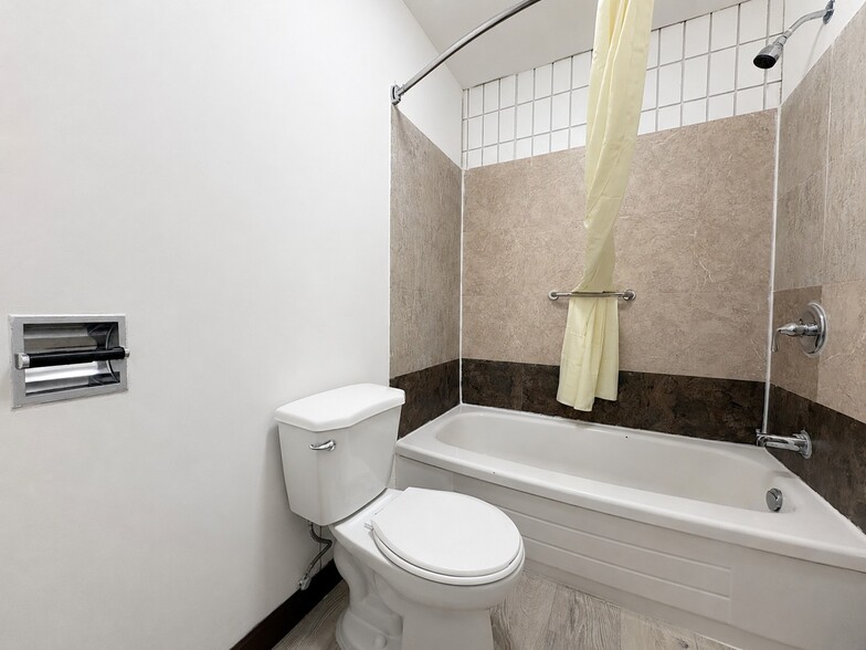 More Photos Of 101 Centre St, Assiniboia Hotel For Sale