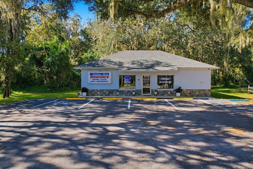 More Photos Of 2339 N Country Road 470, Lake Panasoffkee Office For Sale