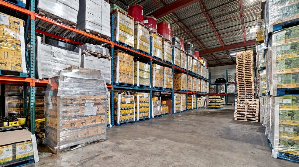 More Photos Of 8530 Av 8e, Montréal Warehouse For Lease