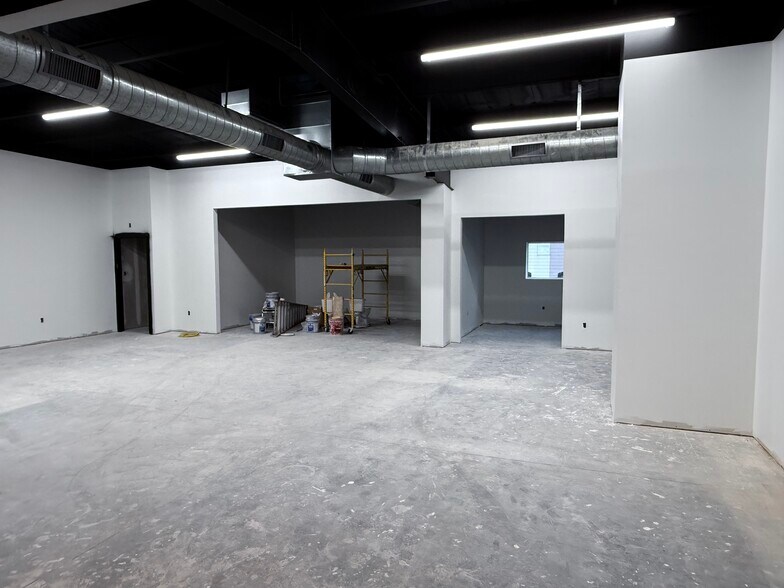 More Photos Of 410 E Church St, Lewisville Showroom For Sale