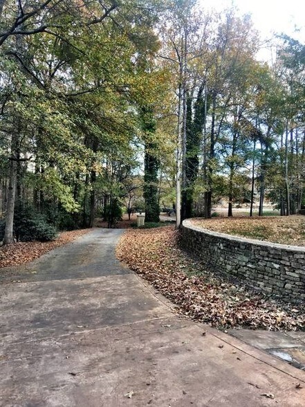 More Photos Of 3000 Cathedral Pl, Decatur Movie Radio TVStudio For Sale