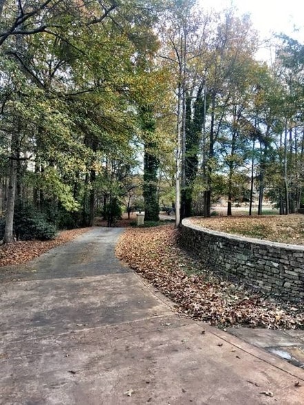 More Photos Of 3000 Cathedral Pl, Decatur Movie Radio TVStudio For Sale