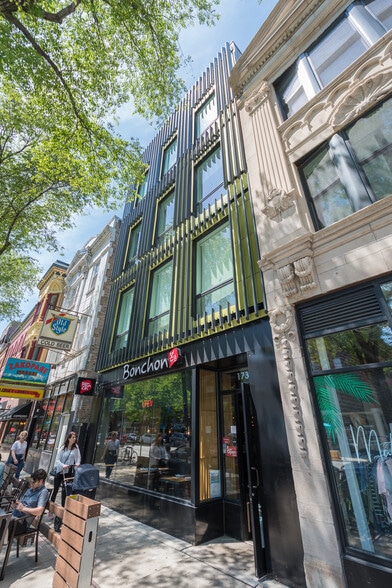 More Photos Of 1728 W Division St, Chicago Apartments For Lease