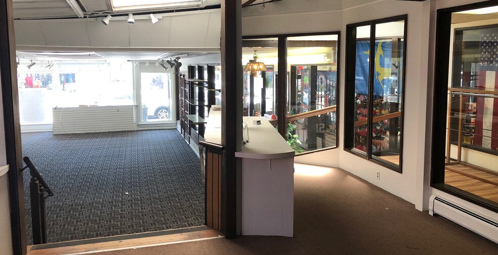 More Photos Of 606 Main St, Hyannis Restaurant For Lease