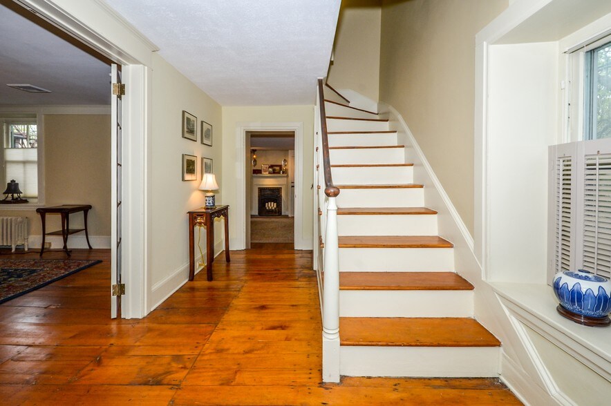 More Photos Of 69 E Oakland Ave, Doylestown Office For Sale