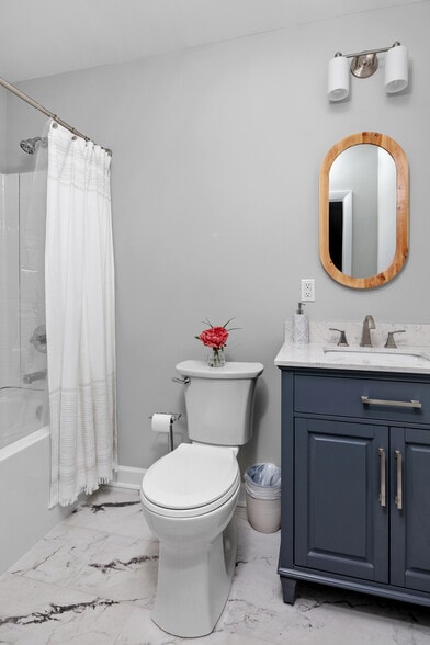 More Photos Of 640-642 W Main St, Lexington Office For Lease