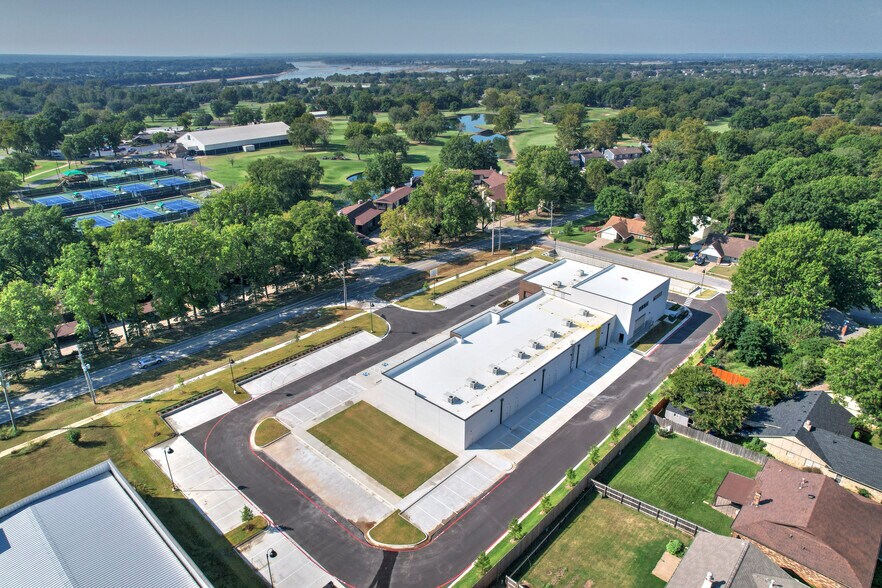 More Photos Of 904 W Jasper St, Broken Arrow General Retail For Lease