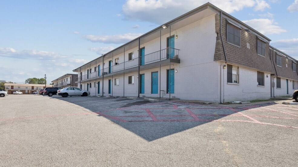 More Photos Of 306 Martha St, Euless Apartments For Sale