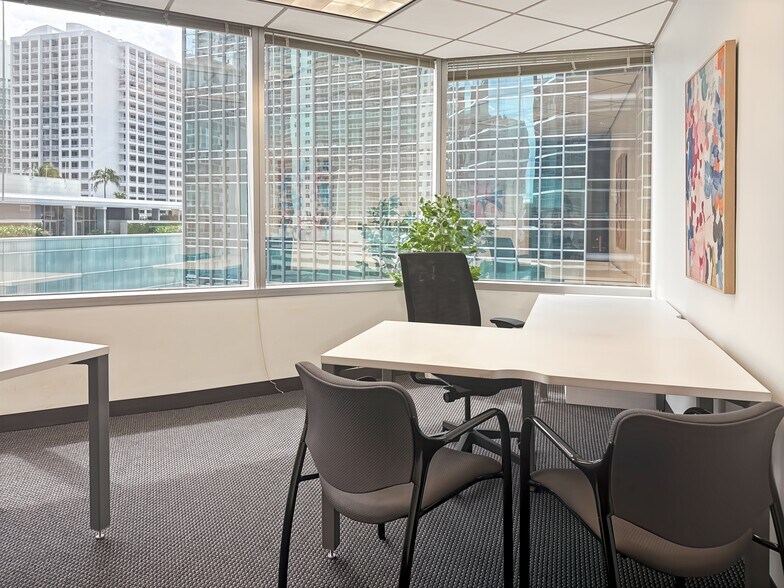 More Photos Of 1221 Brickell Ave, Miami Coworking Space