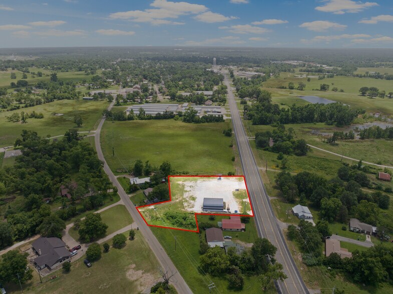 Primary Photo Of 908 W Broadway St, Winnsboro Flex For Sale