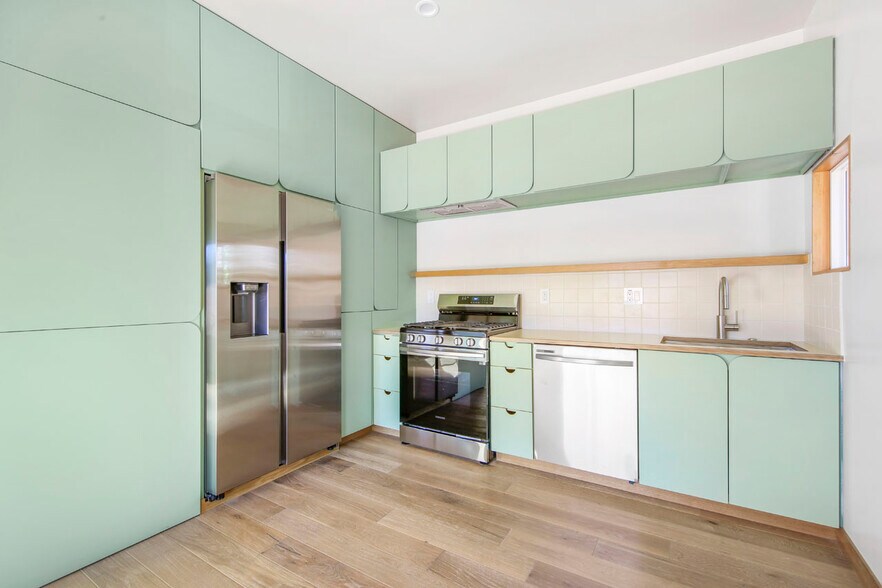 More Photos Of 3361 Hamilton Way, Los Angeles Apartments For Sale