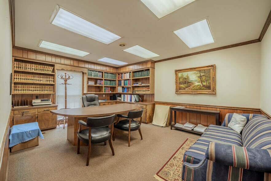 More Photos Of 40 W Main St, Savannah Office For Sale