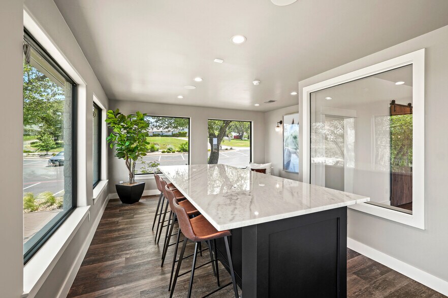 More Photos Of 602 Steve Hawkins Pky, Marble Falls Storefront Retail Office For Sale