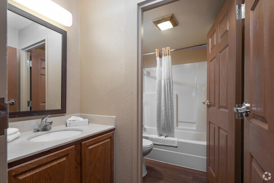 More Photos Of 572 E Beasley Rd, Jackson Hotel For Sale