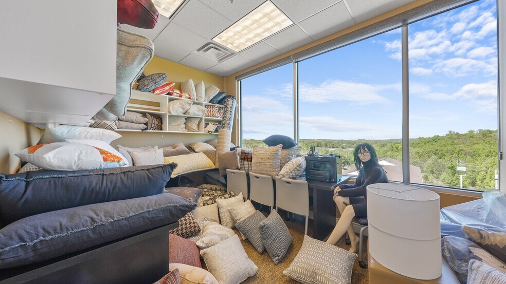 More Photos Of 2265 Bagnell Dam Blvd, Lake Ozark Office For Sale