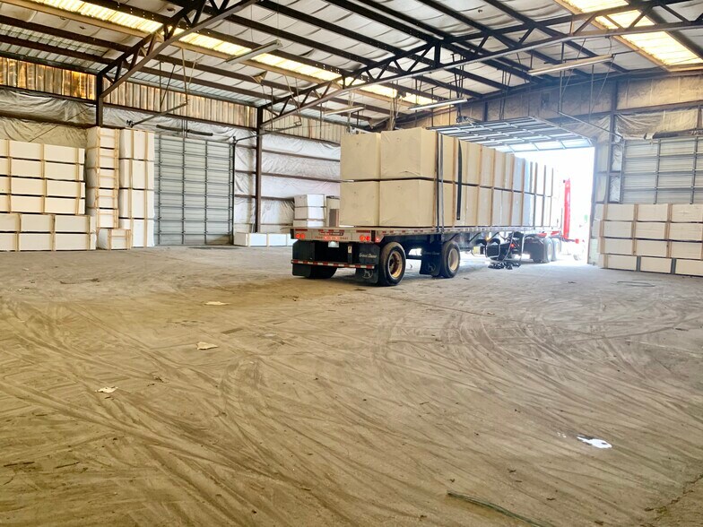 More Photos Of 1 Glass St, Bridgeton Warehouse For Lease