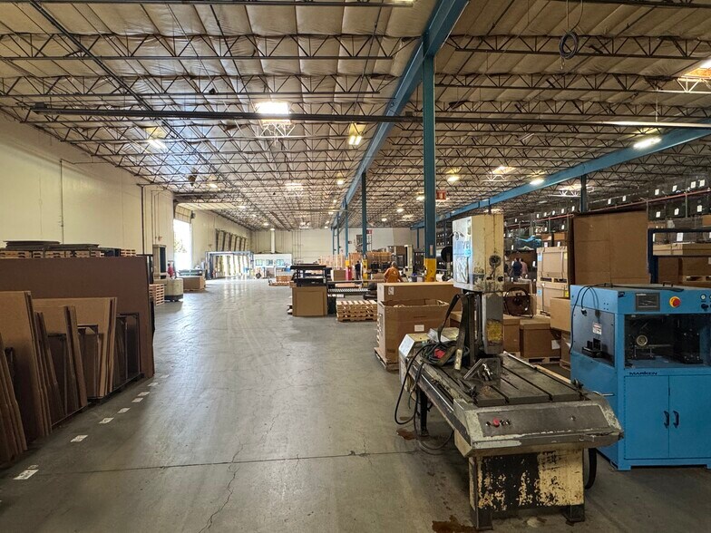 More Photos Of 1459 NW Sundial Rd, Troutdale Warehouse For Lease